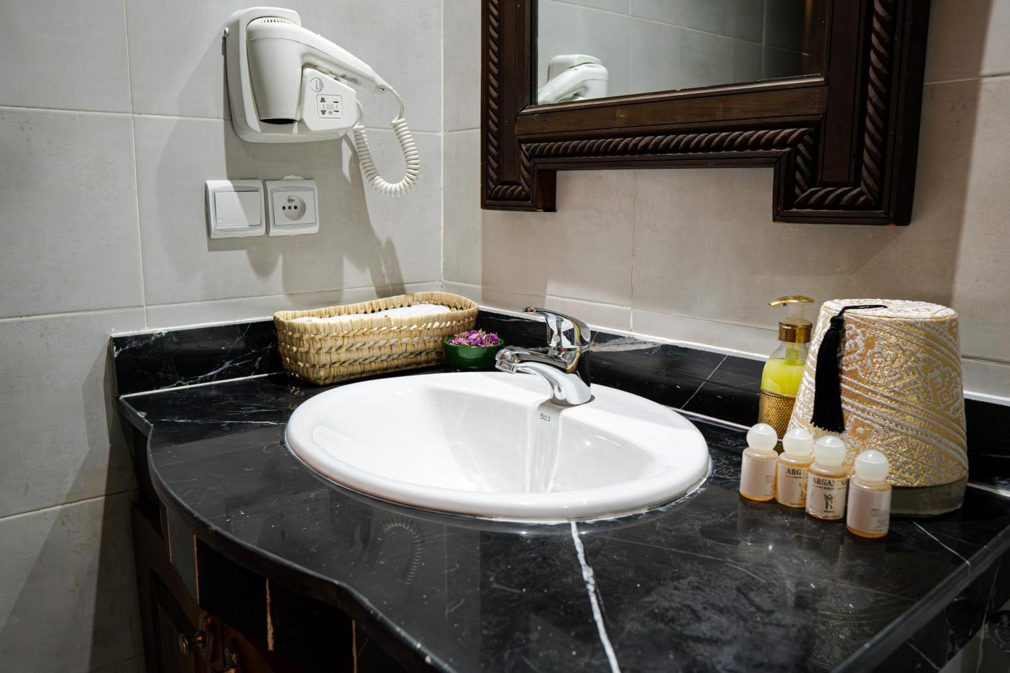 Darif'S Riad & Spa Fès Exteriör bild